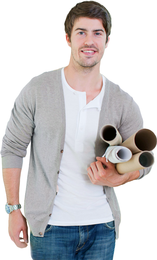 Jeune architecte avec des plans sous le bras
